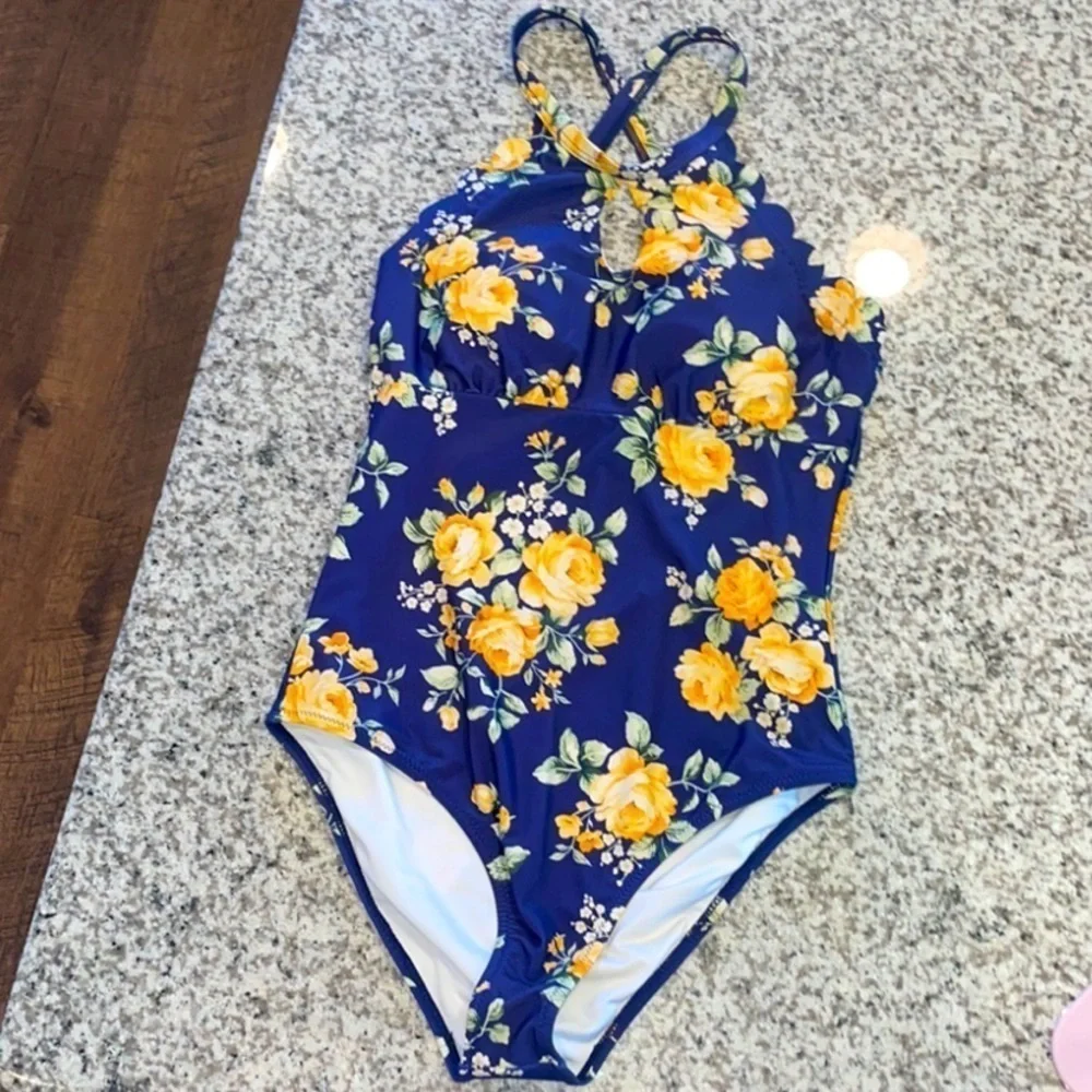 Cupshe Floral Scalloped Swimsuit Woman's Size‎ S